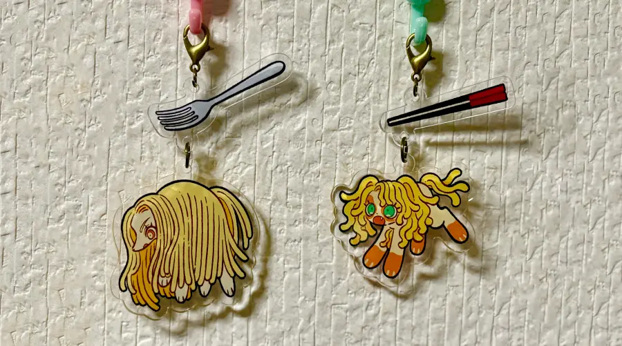 つまみ食いアクキーのリボンを外した状態