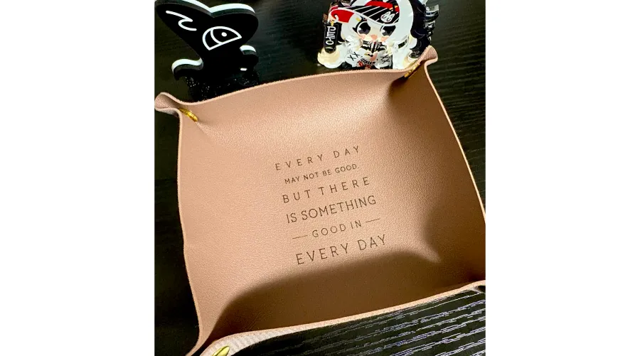 レザーのトレー